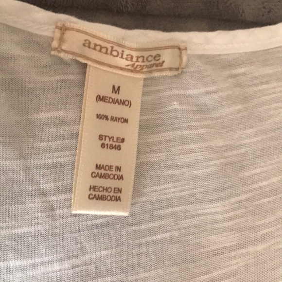 White tee - Picture 2 of 2